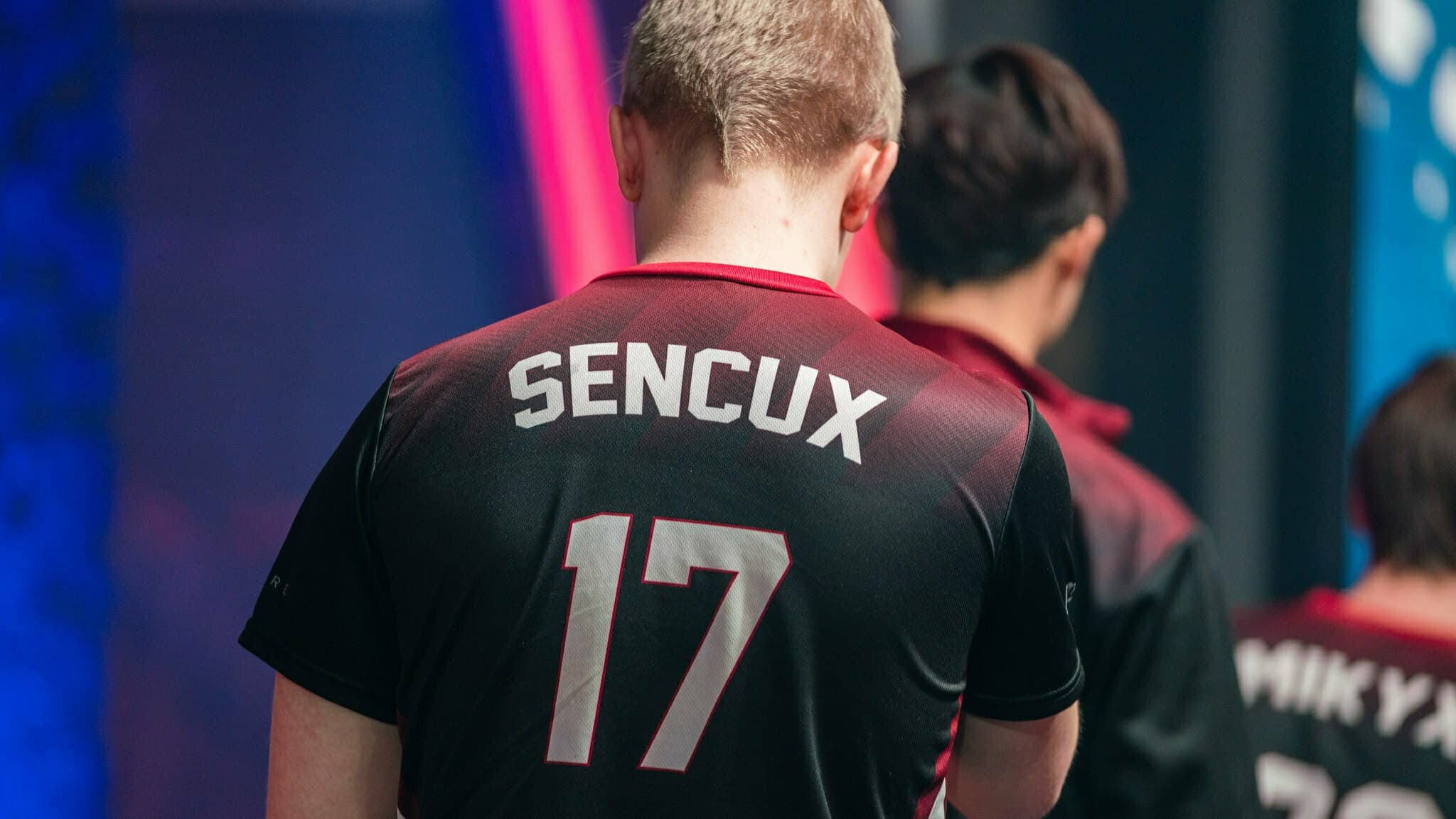 Riddle signerer dansk topplag